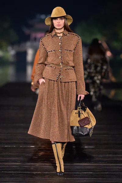 Look 29